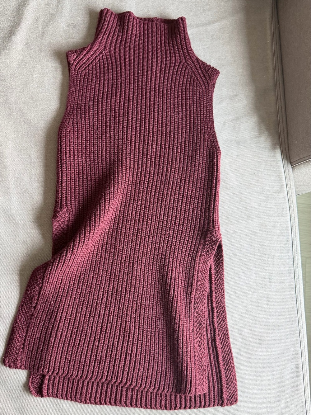 Aritzia Wilfred Ribbed Knit Vest - Burgundy